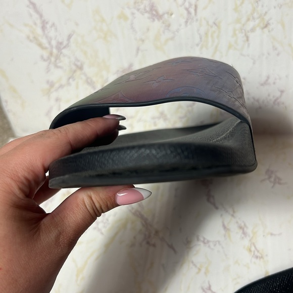 LOUIS VUITTON PRISM HOLOGRAPHIC MONOGRAM RAINBOW SLIDES - SIZE 11 MENS - Picture 8 of 9